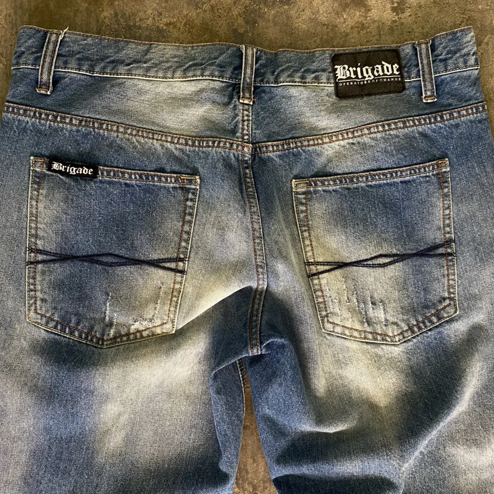 Brigabe Distressed Men's Straight Jeans - Picture 2 of 7
